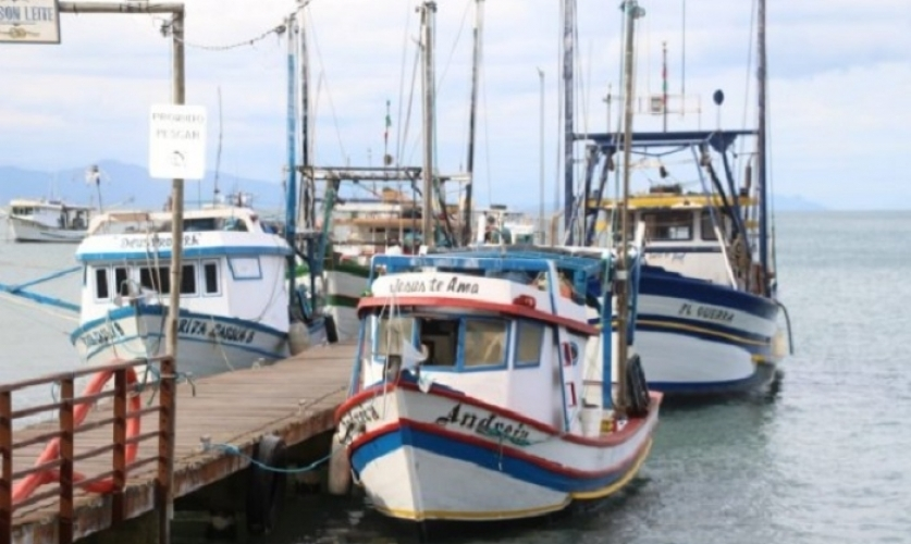 Pescadores artesanais retomam atividades de pesca do camarão após três meses de defeso